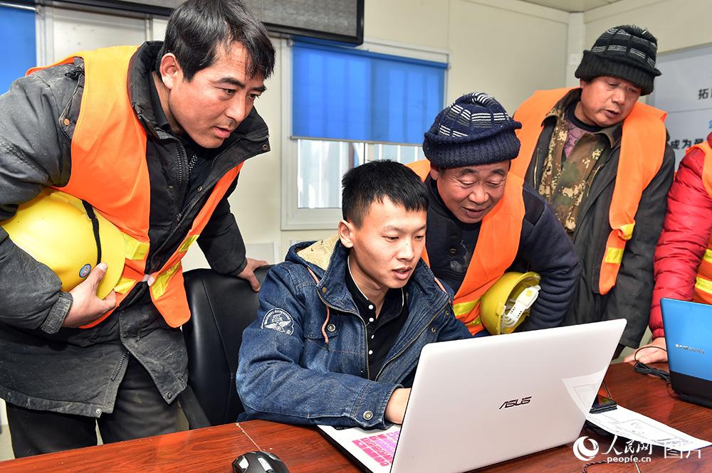 北京：工地開設“解憂雜貨店” 為農民工網購返鄉車票