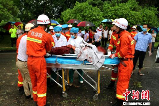 廣西北海大巴側翻24人傷 事故車輛涉嫌傳銷