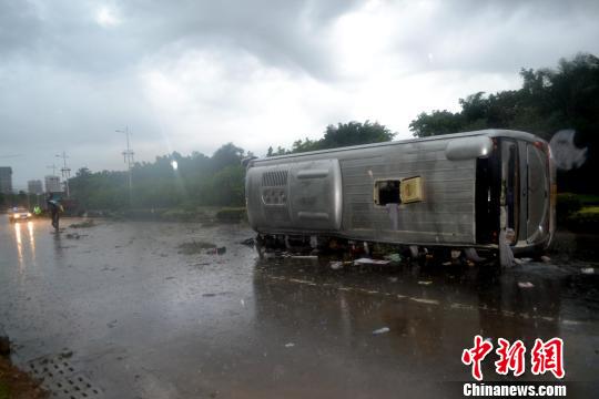 廣西北海大巴側翻24人傷 事故車輛涉嫌傳銷