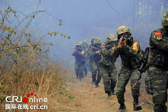 已過審【法制安全】武警重慶總隊執勤第一支隊掀實戰化軍事訓練熱潮