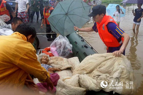 南方地區連續遭遇強降雨侵襲 各地軍民奮力抗洪搶險