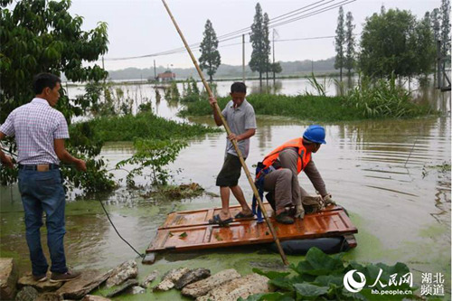 南方地區連續遭遇強降雨侵襲 各地軍民奮力抗洪搶險