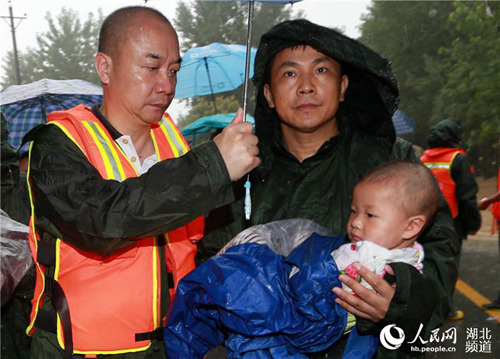 南方地區連續遭遇強降雨侵襲 各地軍民奮力抗洪搶險