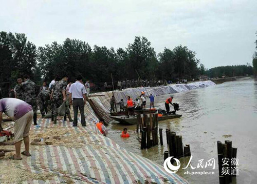 南方地區連續遭遇強降雨侵襲 各地軍民奮力抗洪搶險