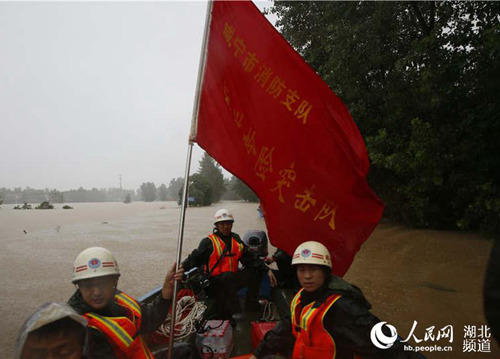 南方地區連續遭遇強降雨侵襲 各地軍民奮力抗洪搶險