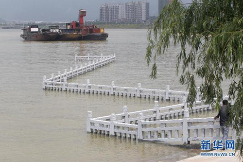 南方地區連續遭遇強降雨侵襲 各地軍民奮力抗洪搶險