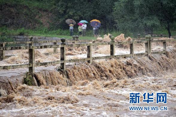 中下游全線超警戒水位——三問當前長江防汛形勢