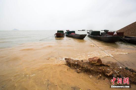 長江中下游汛情持續 多地開始防汛實戰(圖)