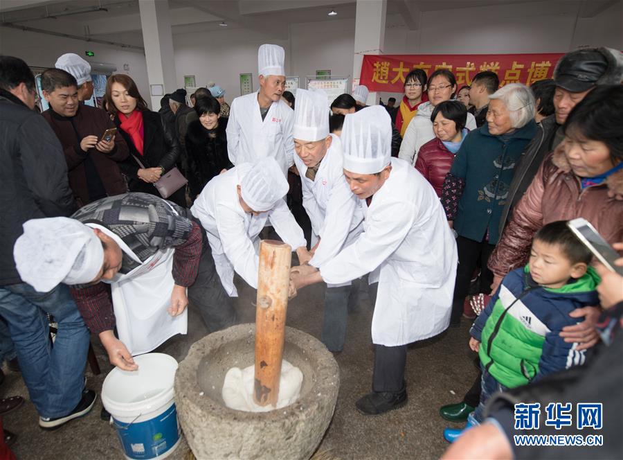 浙江紹興：打起年糕迎新春