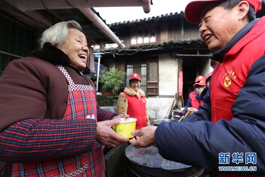 合肥：臘八粥飄香 真情暖寒冬