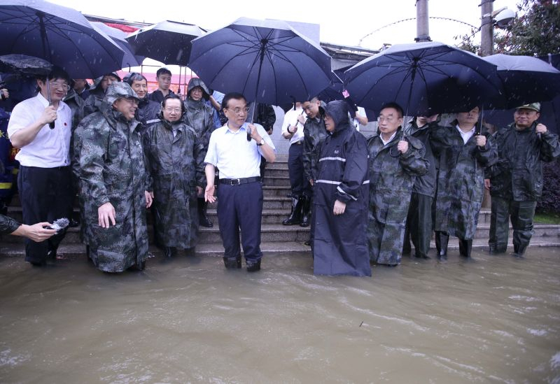 李克強考察長江淮河流域防汛抗洪和搶險救災工作