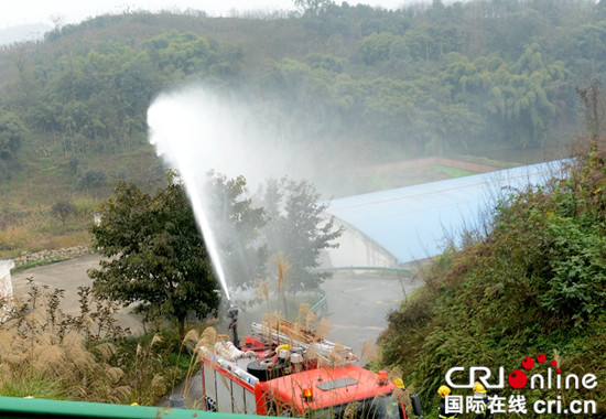 已過審【法制安全】巴南區消防支隊開展煙花爆竹倉庫實戰演練