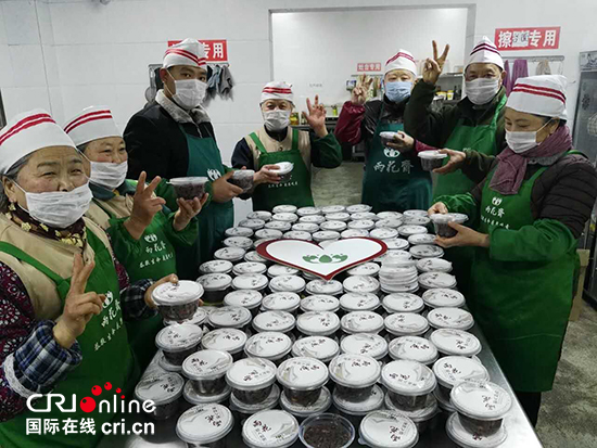 （已審核/社會）貴陽雨花免費餐廳向市民送出3500份臘八粥