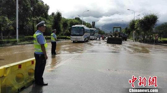 湖北宜昌降大暴雨：千人轉移 6船斷纜失控(圖)