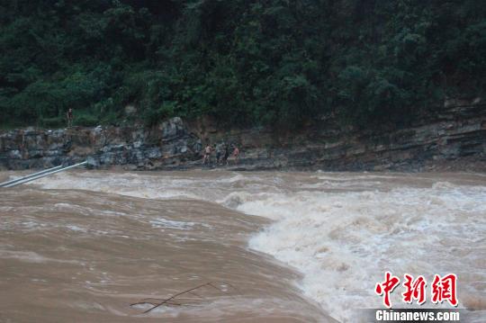 湖北宜昌降大暴雨：千人轉移 6船斷纜失控(圖)