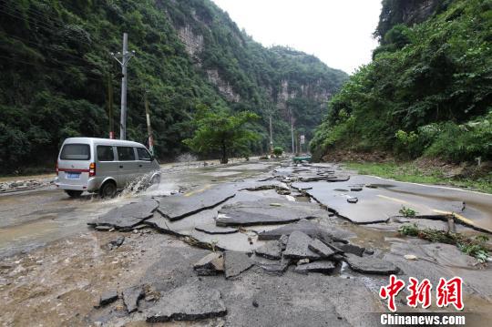 湖北宜昌降大暴雨：千人轉移 6船斷纜失控(圖)