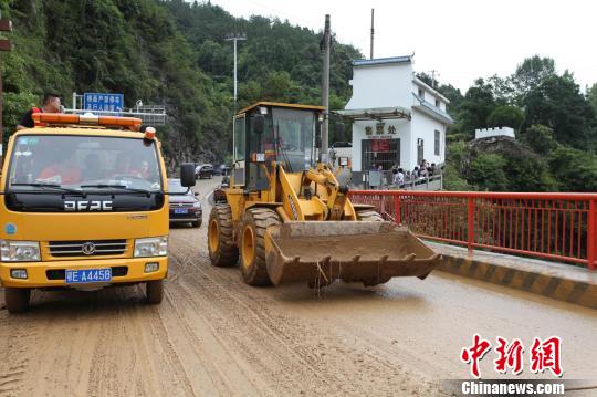 湖北宜昌降大暴雨：千人轉移 6船斷纜失控(圖)