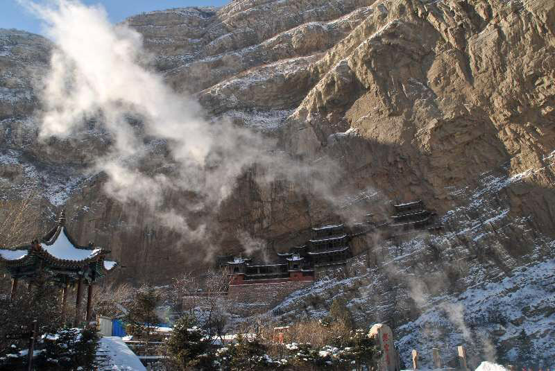 山西大同：懸空寺零下30度 灑水成冰現美景