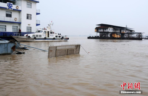 颱風尼伯特今登陸福建 今年首個海浪紅警發佈