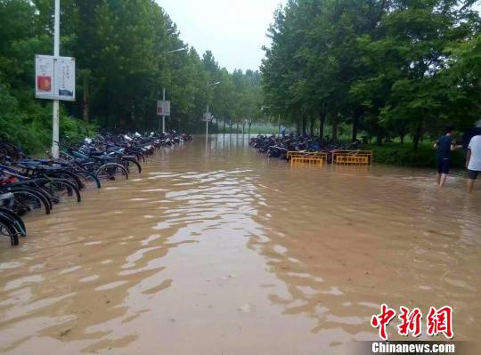 河南新鄉暴雨襲城破歷史極值 列車晚點景區關閉