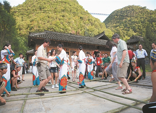 【廣西要聞】【旅遊文體-圖文】（內容頁標題）廣西：創建旅遊發展新高地 推進旅遊跨越式發展（首頁標題）廣西創建旅遊發展新高地