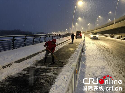 （已過審 供稿 平安江蘇 三吳大地南京）中鐵四局南京分公司雪後奮戰保障市民出行安全