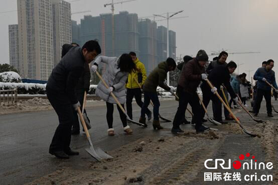 （已過審 供稿 平安江蘇 三吳大地南京）中鐵四局南京分公司雪後奮戰保障市民出行安全