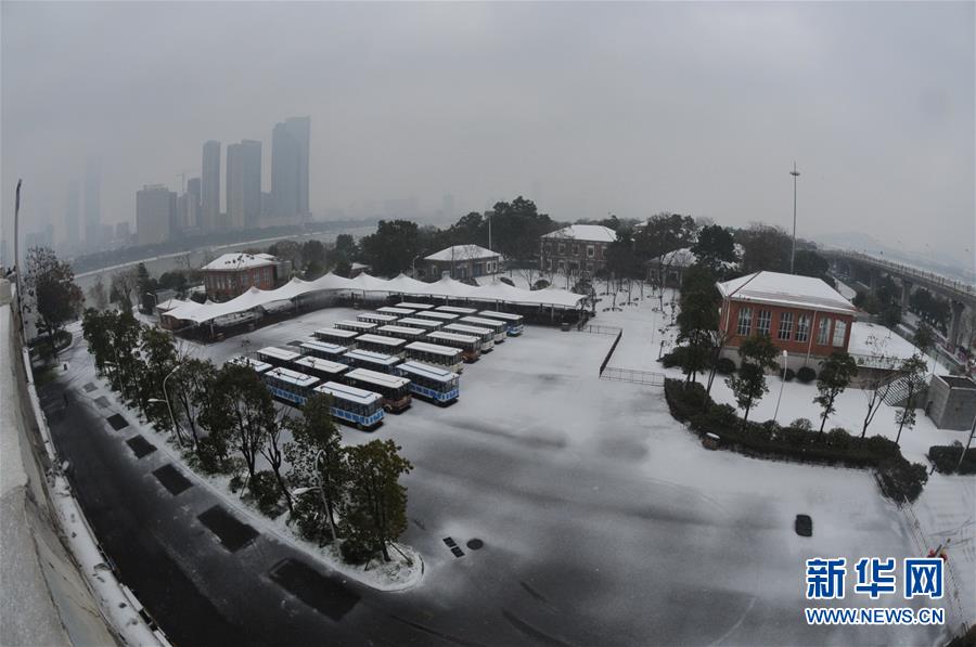 長沙：大雪“壓” 城