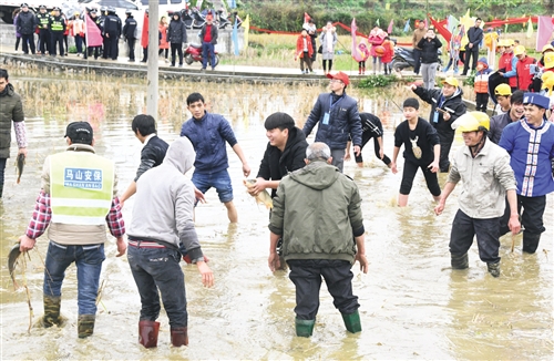 【旅遊文體】（頁面標題）白山鎮拉開鼓祖文化節大幕（內容頁標題）白山鎮拉開鼓祖文化節大幕 為遊客獻上文藝"大餐"