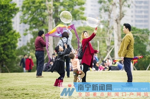 【廣西要聞】（頁面標題）廣西總工會建議女方産假延至180天（內容頁標題）廣西總工會建議女方産假延至180天解職工後顧之憂