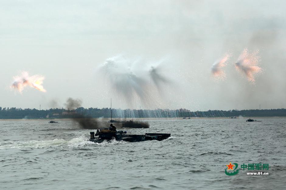 硬氣！中國海軍陸戰隊南海演練登陸進攻