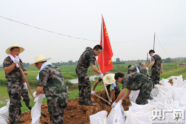 新一輪強降雨襲來 長江鄱陽湖沿線防汛再次承壓