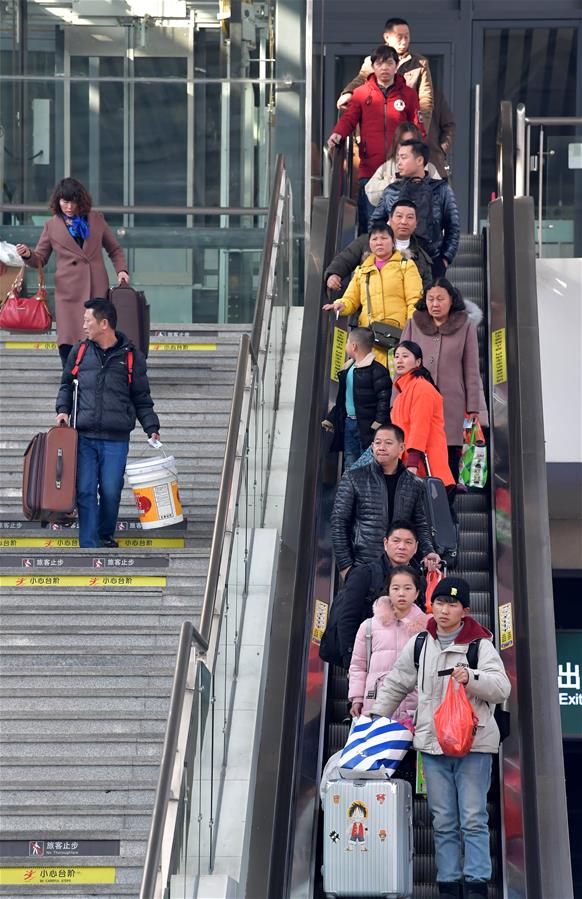 南昌客運段首趟春運增開列車開行