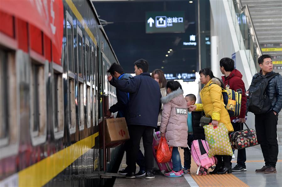 南昌客運段首趟春運增開列車開行