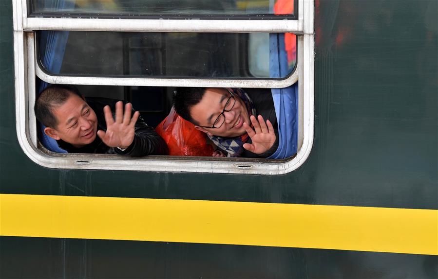 南昌客運段首趟春運增開列車開行