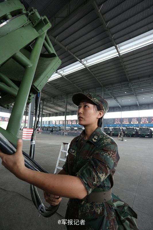 火箭軍女子導彈部隊執掌東風15