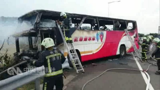 臺遊覽車起火 臺“觀光局”：旅行社應付善後費用