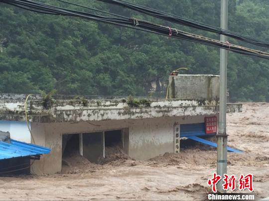 重慶多地遭暴雨襲擊 31條中小河流最高漲水10米