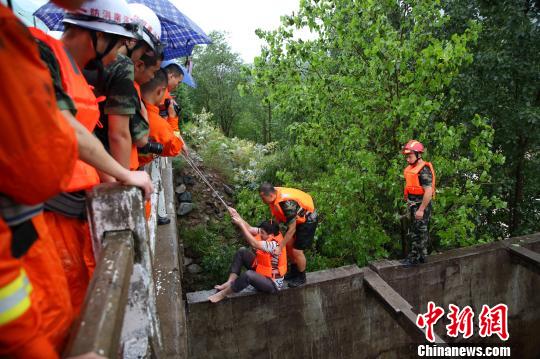 河南多地暴雨圍城 消防一日內救援216起（圖）