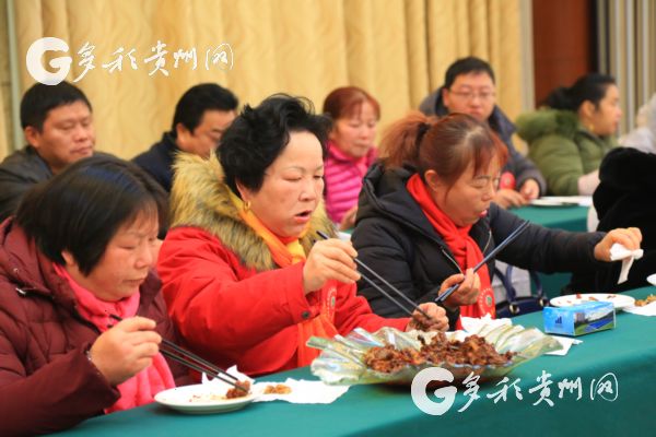 （社會/美酒美食）“瑤山雞”變“脫貧雞” 荔波著力打造特色美食經濟