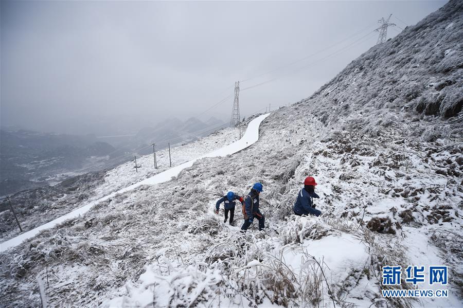 貴州六盤水：梅花山上的風雪巡線人