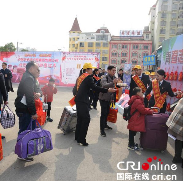 【唐已審】【廣西要聞、八桂大地-百色】全國首趟零換乘務工專列抵達廣西百色