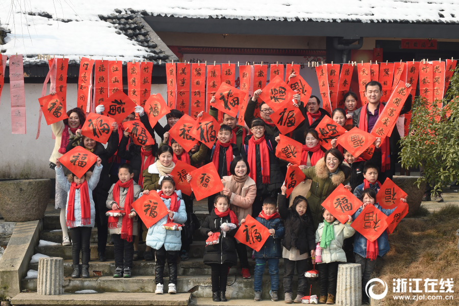 “小候鳥”結對 杭州水鄉迎新年