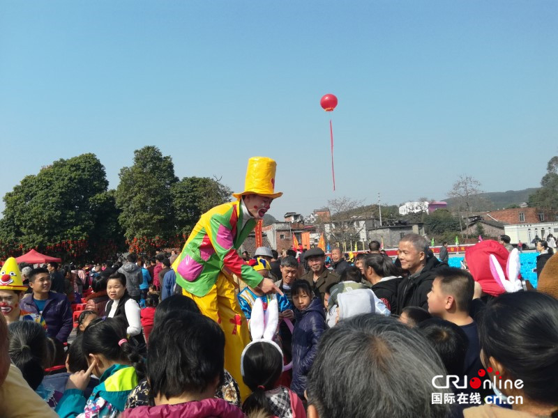 （已過審）【焦點圖】【八桂大地、八桂大地-來賓】【旅遊文體】【移動端】廣西合山市首屆年圩會開幕 千人感受家鄉年味