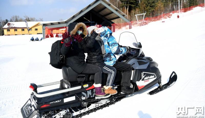 長白山五座滑雪公園開放 “雪域王國”再成冰雪旅遊熱點