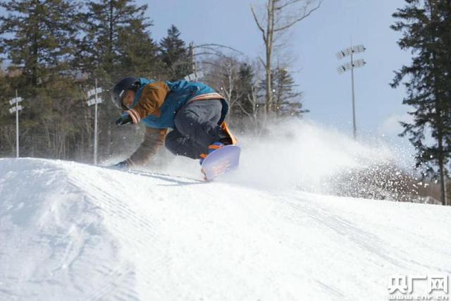 長白山五座滑雪公園開放 “雪域王國”再成冰雪旅遊熱點