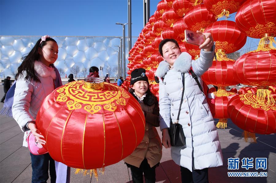 大紅燈籠扮靚北京奧林匹克公園