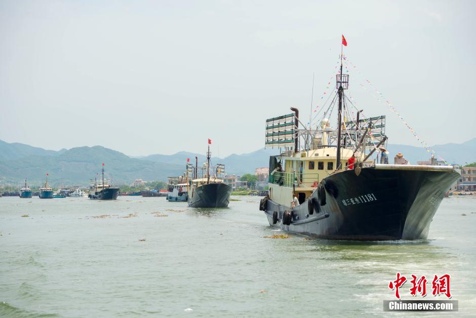 南海伏季休漁結束 海南百艘漁船赴南海作業