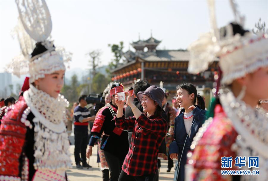 多彩民族風 “搶鏡”春節長假