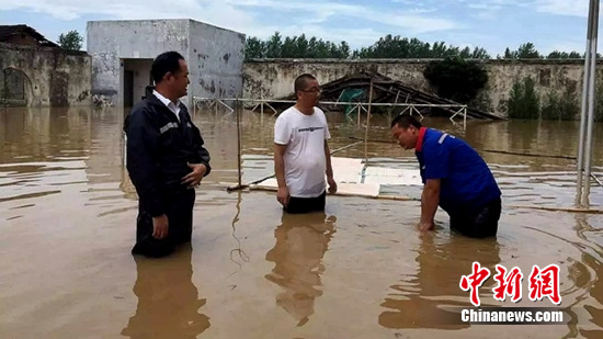 湖北荊山抗洪：40歲處長陳鵬龍用生命擦亮胸前黨徽